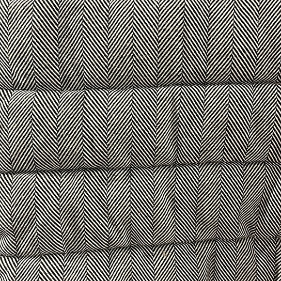 Black and white puffed vest. Soft fabric, not water proof. - Picture 5 of 5